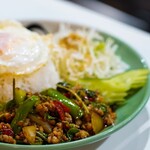 2階のタイ料理屋 コップン天満 - タイ料理といえばガパオライス