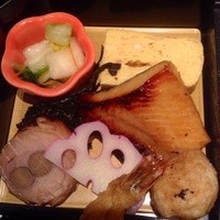 逸品料理屋 流石 - この一角で、いくつもの品が楽しめる。