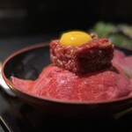 個室焼肉 富士門 - 究極のユッケ丼・紅