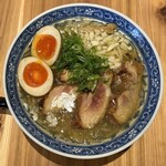麺屋 夢風 - 内モンゴル塩らぁめん燻製鶏+味玉