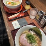 拳ラーメン - カウンター席