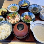 Wagohan Tororoya - 小さなおかず六種の彩り膳