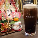 GOOD HUMOR - ギネス生パイントと正月飾り３回目の登場