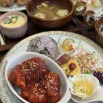 VERITY - 料理写真:5種類から選べるメイン 1番人気のヤンニョムチキンです！