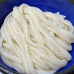 日の出製麺所 - 冷たいうどん中(1.5玉)。値段は驚愕の180円！