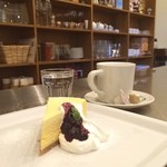 ポコベーグルカフェ 本店 - ベイクドレアチーズケーキとコーヒーのセット☆850円