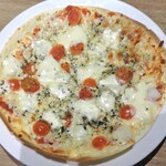 RESTAURANT PLATINUM FISH - ピザ（マルゲリータ）