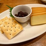 里芋 - 自家製スモークチーズ 580円