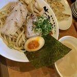 黒毛牛骨ラーメン 牛次郎 - 