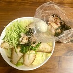 つけ麺本舗 辛部 - （小）キュウリ増し、チャーシュー増し、海苔カツオ＆自宅ゆで玉子