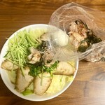 つけ麺本舗 辛部 - （小）キュウリ増し、チャーシュー増し、海苔カツオ＆自宅ゆで玉子