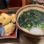 春日 - とり天うどん、わかめトッピングです。