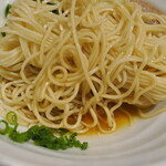 NIBOSHI MANIA -  地鶏鶏油と白レバーの和え玉の下の鶏油