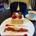 231374839 - いちごのショートケーキ　ヴァニラアイスクリーム添え 紅茶付き