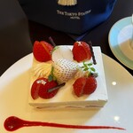 231374835 - いちごのショートケーキ　ヴァニラアイスクリーム添え 紅茶付き