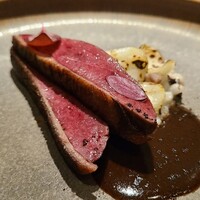 ad hoc  - ⑫尾長鴨(鹿児島県出水産)胸肉のロースト、ジュのソース、エスプレッソ、百合根&もち麦のリゾット
                    鴨肉のローストは流石の火入で滋味と旨みがしっかりある納得のメインでした
