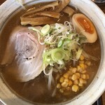 ラーメン工房 みそ伝 - ネギの下には大量のモヤシ。