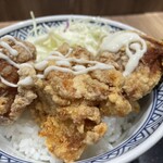Yoshinoya - 唐揚げ丼にはマヨネーズをかけていただきます。