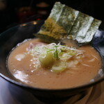 鷹マル - 豚骨ラーメン