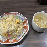 らーめん 信 - チャーハン+スープ