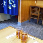 かどや食堂 伊切店 - 内観　テーブル席