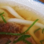 Tachigui Udom Misawa - 澄んだ うどんスープ