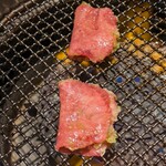 西中州焼肉 きらく - ネギ塩タンは焼いてもらえます