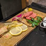 西中州焼肉 きらく - 豪快なタン