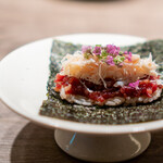 USHIGORO S. - 厳選赤身と毛蟹の手巻き