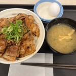 松屋 - 十勝豚丼大盛り無料に生玉子¥910