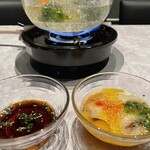 DEN - つけダレはポン酢ダレととろろの入った月見ダレの2種類