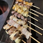 Sumibiyakitori Ichibandori - ★ 3時間飲み放題付！炭火焼き鳥付き、前菜・サラダ・唐揚げ食べ放題コース【¥2.980】