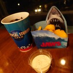 Amity Landing Restaurant - サメ肉ナゲット＆フライドポテト