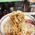 豚山 - 麺リフトアップ 平打ち太麺