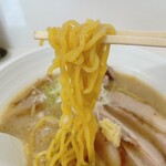 眞麺 穂高 - 【2023年08月】味噌チャーシュー麺1080円、麺アップ。