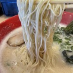 泡系しおとんこつラーメン べらしお - 麺リフトあっぷ♫ヽ(゜∇゜ヽ)♪