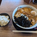 らーめん みずさわ - 特製背脂醤油ラーメン+ライス小。