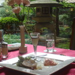 ９月の美肌ランチ　自家製マリネサーモンのカルパッチョ、胡麻のブランマジェ、若鶏のガランティーヌ