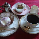 レストラン アゼリア - ベリーヨーグルトシャーベット、紅茶、