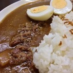 牛すじカレー 小さなカレー家 - 並盛り ゆでたまごトッピング