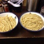 つけめん 玉 - 201312　玉　【おまけ】中盛（左）vs大盛（右）