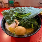 家系総本山 吉村家 - ラーメン800円＋生ほうれん草100円＋のり60円＋味玉50円