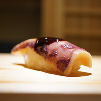 佐野鮨 - ◇煮イカ
                    古典的なネタながら、過去にあまり頂いた記憶がないほど。