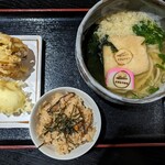 うどんマルコ - きつねうどんと炊き込みご飯と天ぷら