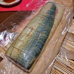 Onisaba - 薄い昆布を纏った鯖鮨が。