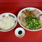 とん吉 - 『とんこつラーメン』950円+『ライス』150円