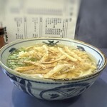 Makoto Udon - 玉子丼と迷いながら、やっぱり「ごぼう天うどん(600円）」でしょ。 ◆5～6分で提供されます。