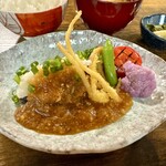 お食事処 だんらん日和 - 本日のランチ(¥1,980) メイン：網焼きおろしハンバーグ