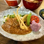 お食事処 だんらん日和 - 本日のランチ(¥1,980) メイン：網焼きおろしハンバーグ