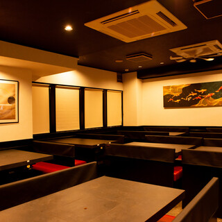 落ち着きのある大人の空間。2階のお座敷はフロア貸切OK